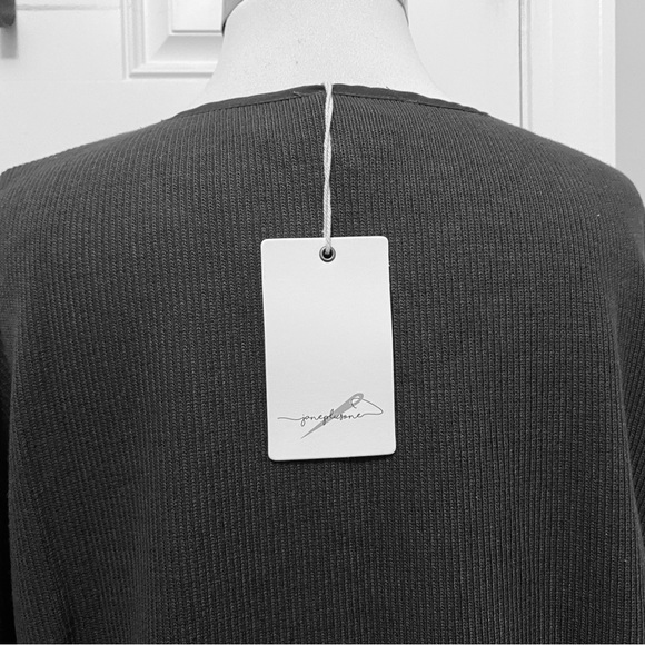 Classic Gray Women's Blouse size M. NWT - Picture 6 of 9